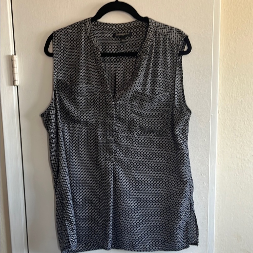 Banana Republic Black and White Relaxed Buttoned Blouse